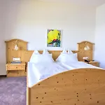 ホテル Stadler Am Attersee ウンターアッハ・アム・アターゼー